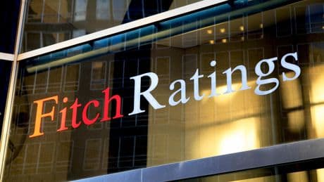 Face à une dette abyssale et un budget incertain, Fitch va-t-elle faire tomber la France dans le club des « simples A » ?