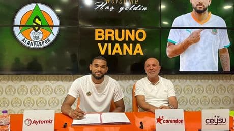 Alanyaspor'da 4 transfer için imza töreni