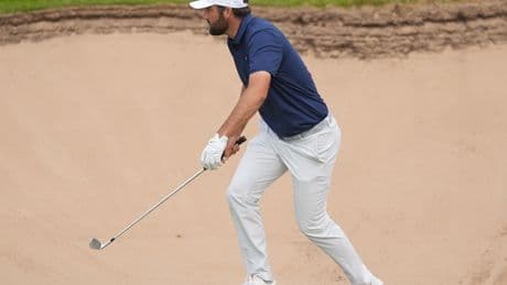 Scottie Scheffler in command despite double-bogey