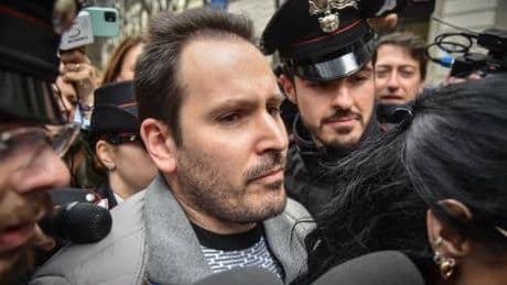 Caso Garlasco, perquisizioni a casa di Sempio e due amici. Si cerca anche l'arma del delitto