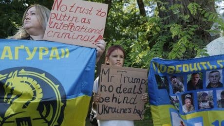 Pesimismo y rabia en Kiev ante las negociaciones con Rusia: "¿Alfombra roja para un criminaldeguerra?"