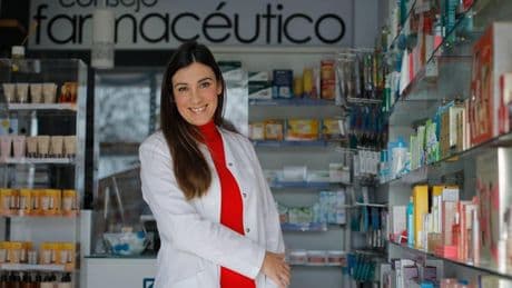 Sandra Dubra, farmacéutica: “Los tratamientos cosméticos y cremas no son eficaces contra las manchas o lentigos solares que aparecen a partir de los 60, debemos recurrir a un especialista”
