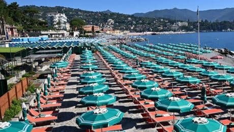 Babele dei prezzi al mare, ma in Liguria le cabine sono già quasi esaurite