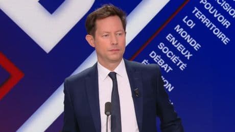 "Notre armée ne peut pas faire deux métiers": François-Xavier Bellamy sceptique sur un retour du service militaire
