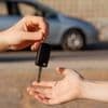 Coller une affiche « à vendre » sur votre voiture peut vous coûter cher