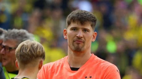 Merkwürdiger Satz des BVB-Torwarts - Plötzlich Abschieds-Diskussion um Kobel!