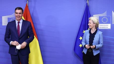 En este país llamado España:  La ley del Gobierno para controlar a los medios choca con Europa