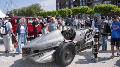 Harry (76) sleutelde 24 jaar lang aan zijn Bentley Merlin V12: ’Van het geld dat erin zit kun je een villa kopen’