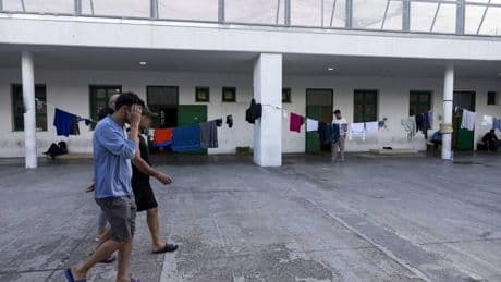 Migranti, proteste di 24 ore nel Cpr di Bari Palese. Struttura fortemente danneggiata