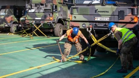 Krieg in der Ukraine: Bundeswehr verlegt Gerät für Übung nach Litauen