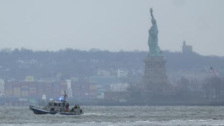 Crash d'un hélicoptère à New York: les causes de l'accident qui a fait six morts toujours inconnues 24 heures après