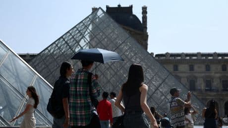 Cierre histórico en el Louvre: los trabajadores exigen mejores condiciones frente al turismo masivo