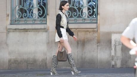 Lily Collins: Sie glänzt im "Emily in Paris"-Look
