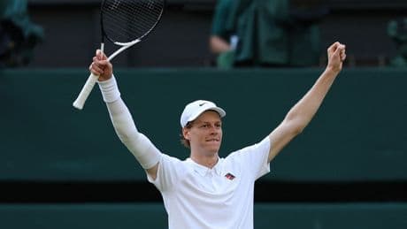 Sinner se cobra su venganza: desquicia a Alcaraz y gana en Wimbledon (4-6, 6-4, 6-4 y 6-4)