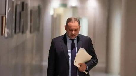 Manos Limpias denuncia en Fiscalía la filtración de los mensajes entre Sánchez y Ábalos y apunta al exministro