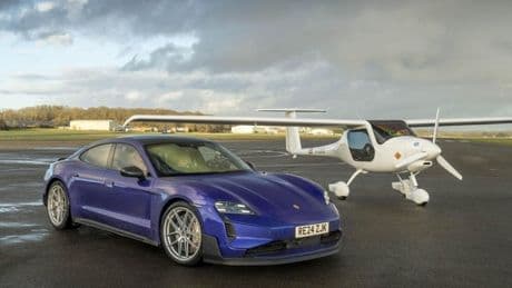 ¿Quién gana, tierra o aire?: Así es la carrera entre un Porsche Taycan y un avión eléctrico