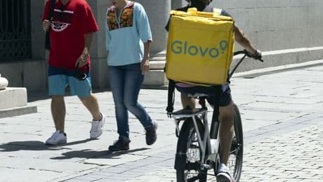 La Comisión Europea sanciona con 329 millones a Glovo y su matriz por formar un cartel para repartirse mercados y trabajadores