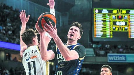 Rodions Kurucs sella su futuro en Baskonia hasta 2028