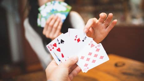 Klassisch bis ausgefallen: Spieleabend für Zwei: Diese sieben Kartenspiele lassen sich zu zweit spielen