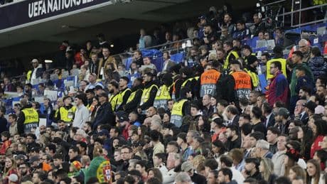 Muere un aficionado tras caer desde una tribuna en la final entre España y Portugal