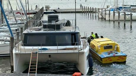 Cade dal catamarano e viene presa dall'elica, morta donna a Venezia: inutili i soccorsi dei sommozzatori