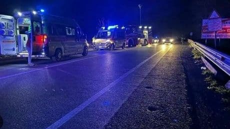 Pompei, ferita gravemente dal marito riesce a scappare: l'uomo si barrica in casa con i due figli piccoli