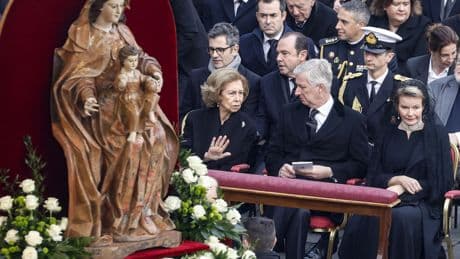El protocolo de vestimenta que deben cumplir los invitados al funeral del papa Francisco