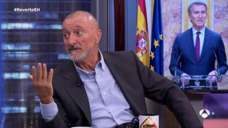 El aplaudido comentario de Arturo Pérez-Reverte sobre Meloni: "Comparo sus palabras con las de Feijóo, Abascal, Sánchez... y me dan ganas de ser italiano"