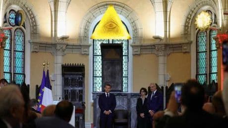Emmanuel Macron appelle les francs-maçons à défendre la laïcité face au « piège de la lecture identitaire »