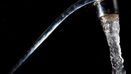 PFAS : des restrictions de consommation de l’eau pour onze communes proches de l’aéroport de Bâle-Mulhouse