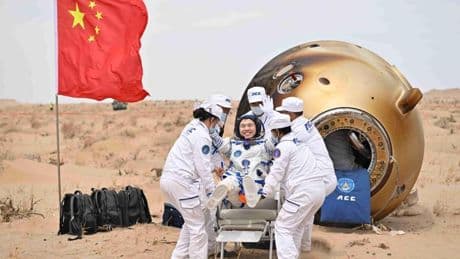 Çin'in 'Shenzhou-19' taykonot ekibi Dünya'ya döndü