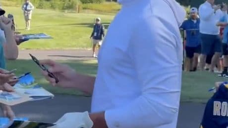 Aaron Rodgers won’t sign hat for ‘autograph hound’ in tense moment — ‘Can’t fool me’