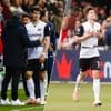 Wouter Goes pakt met goal en rood hoofdrol bij revanche AZ op Go Ahead Eagles: ‘Buitencategorie raar’
