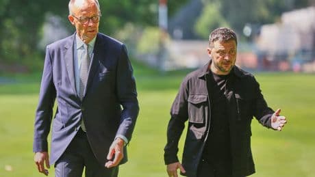 Selenskyj trifft Merz: Helikopter bringt Präsidenten ins Kanzleramt