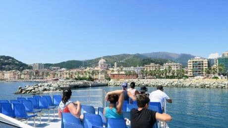 La Liguria delle code, i bus del mare per aggirare l’isolamento