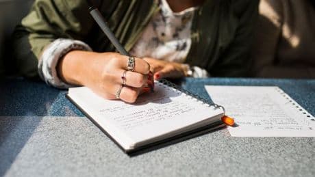 People who write with one hand are 'more likely' to have dyslexia or schizophrenia