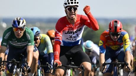 Dylan Groenewegen slaat toe in openingsetappe Ronde van Slovenië