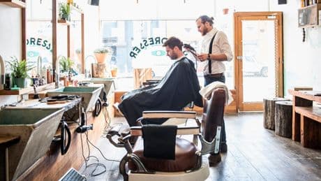 „Es sind zu viele": 13 Läden nebeneinander: Kleines britisches Dorf wird von Barbershops überrannt