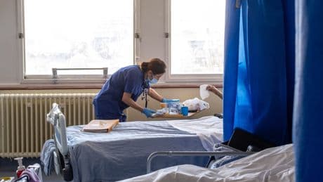 Cancer patients needlessly dying after falling for natural 'cures' pushed on social media, oncologists warn