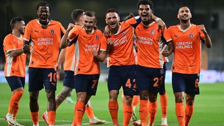 Başakşehir güle oynaya! Tur bileti 4 golle geldi