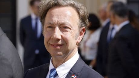 "Je m'épuisais": Stéphane Bern quitte Europe 1 pour Radio France