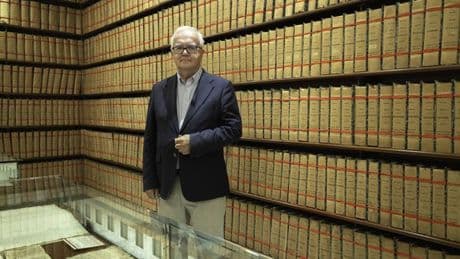 José Alberto Marín, decano de los notarios catalanes: "El delincuente asume un riesgo enorme de ser detectado en una notaría"
