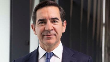 Torres no descarta acudir a la justicia si el Gobierno endurece los compromisos pactados con la CNCM en la opa