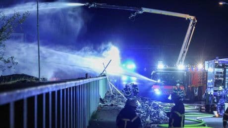 Explosionen: Fünf Verletzte bei Großbrand im Hamburger Hafen