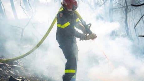 Großbrand in Südfrankreich hält Feuerwehr noch immer in Atem