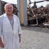 “Mijn witte jas is het enige wat overblijft van mijn bedrijf”: overslaande brand vernielt levenswerk van Norbert (79)