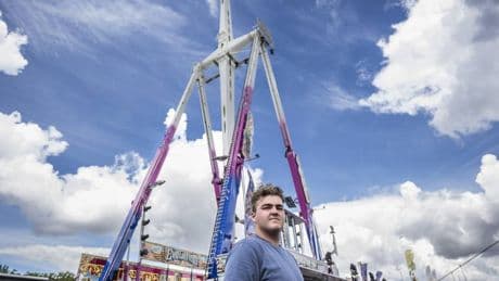 Rheinkirmes in Düsseldorf: Ein Video während der Fahrt in 66 Metern Höhe – das bietet das neue Fahrgeschäft Evolution