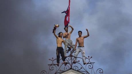 Rivolta social in Nepal, la GenZ brucia i palazzi del potere
