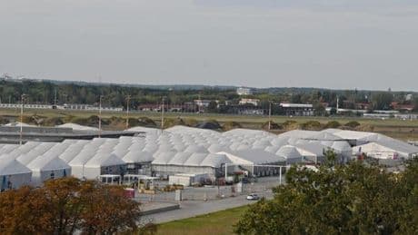 Flughafen Tegel wird deutlich länger für Geflüchtete genutzt
