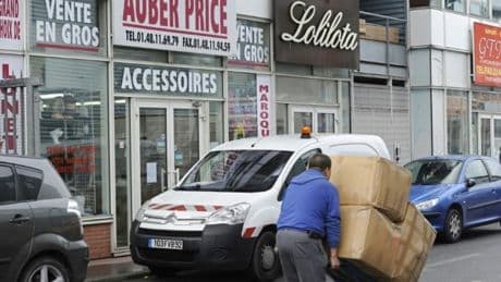 "Le Sentier délaissé pour l'Asie": à Paris, le nombre de commerces de gros a chuté de 77% en 20 ans